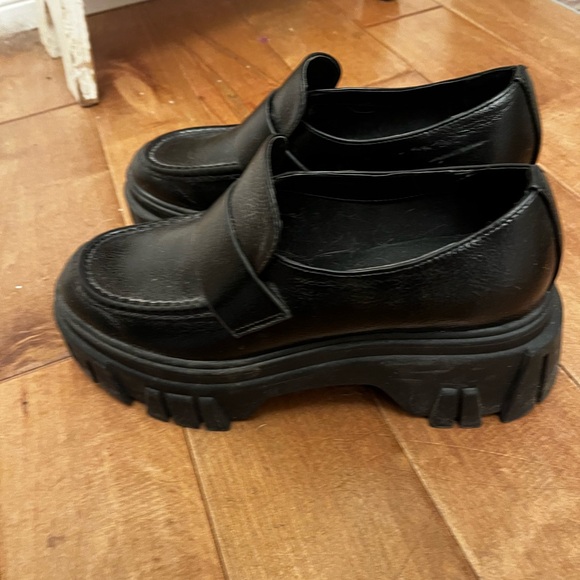 Chinese Laundry Classic Black Loafers - Picture 4 of 4